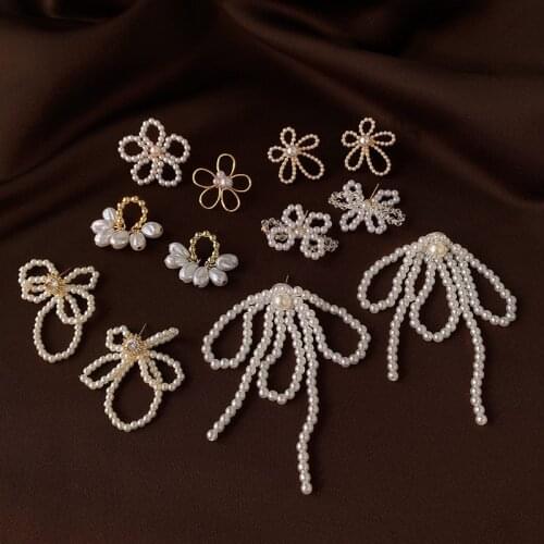 Elegant Baroque Pearl Bow-knot Flower Dangle Earring for Women Girls Temperament Hollow Out Metallic Rhinestone Earring Jewelry