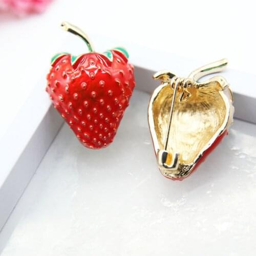 1PCS Enamel Strawberry Brooches For Women Summer Style Fruit Accessories Hat Bag Jewelry Wedding Pins Gift