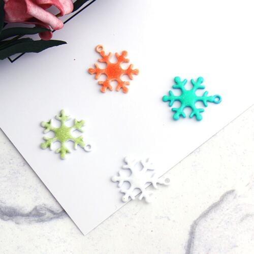 10pcs Christmas Series Glitter Snowflake Enamel Charms Spray paint Snow Alloy Pendants Charm Bracelets DIY Jewelry Finding YZ495