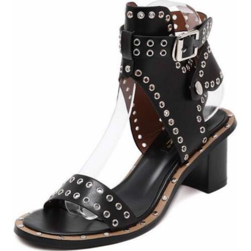 New Summer Style Woman Fashion Ankle Strap Rome Medium Heel Shoes Rivets Square Sandals Women Shoes Fashion Women Shoes N3-76
