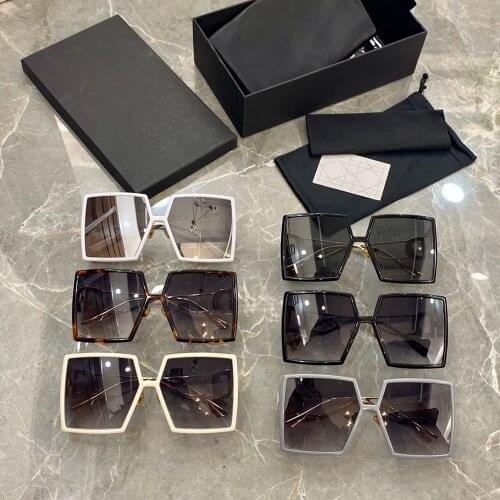 Brand Designer Womens Sunglasses All-Black Sunshade Summer Sunglasses Trend Square Frame Sunglasses Luxury Gift Box Glasses