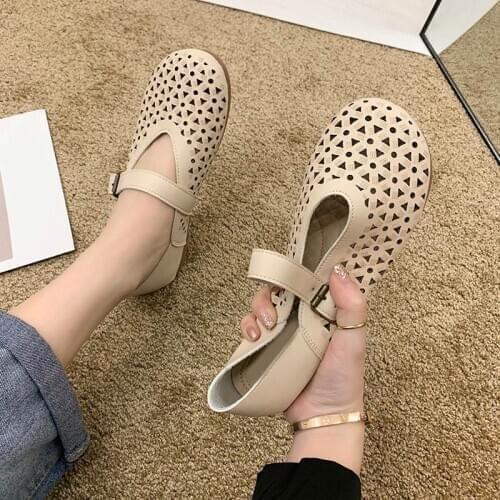 Womens Flats Shoes Breathable Soft Sandals Hollow Out Buckle Strap Ladies Female Single Shoes Spring Summer Mom Shoes 2021