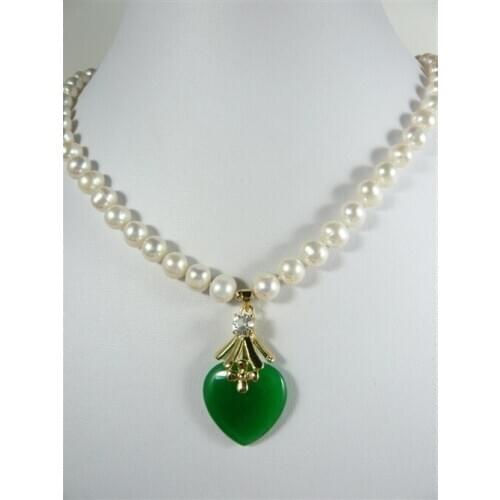 Pretty 7-8mm white pearl +green heart Jade pendant necklace