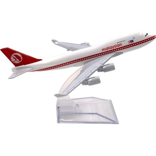 1/400 Scale Alloy Aircraft Red Boeing 747 Malaysia Airlines 16cm Alloy Plane B747 Model Toys Children Kids Gift for Collection