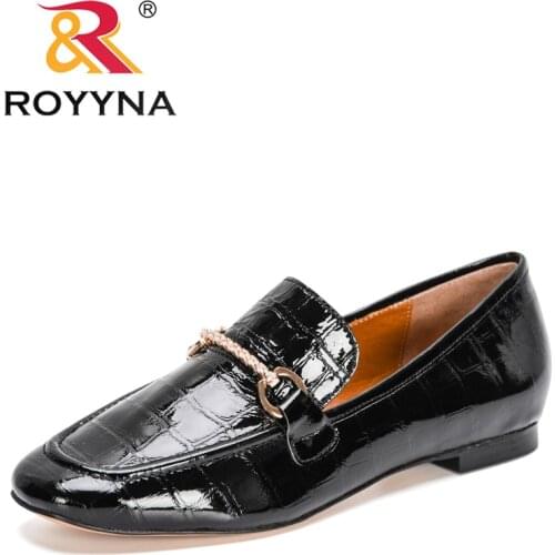 ROYYNA 2021 New Designers Metal Buckle Loafers Solid Leather Womens Low Heels Footwear Female Round Toe Pumps Dress Footwear
