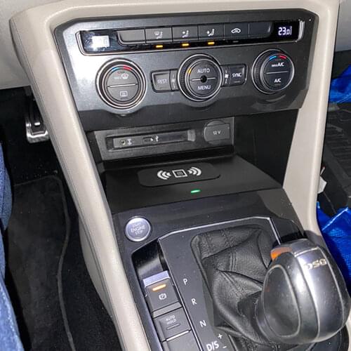 Car qi wireless charger for Volkswagen Tiguan MK2 Tharu 2017 to 2020 charging board phone holder for iphone se fast charge case