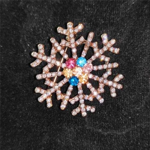 Luxury Rainbow Crystal Christmas Snowflake Brooches Rhinestone Alloy Pin Fashion Jewelry Gift Christmas Day Decoration Brooches