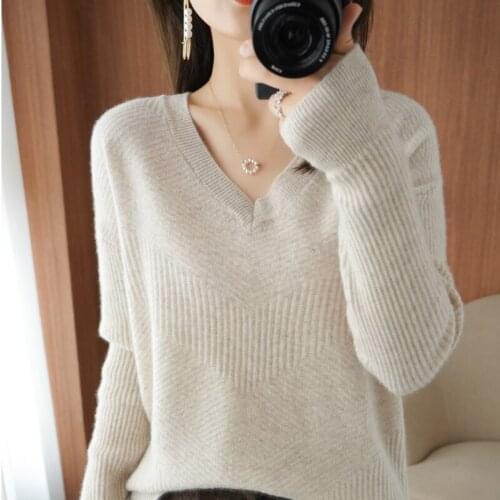 21 Autumn and winter high-end comfortable cashmere sweater pure color full sleeve pullover womens new product V-neck 100% wool