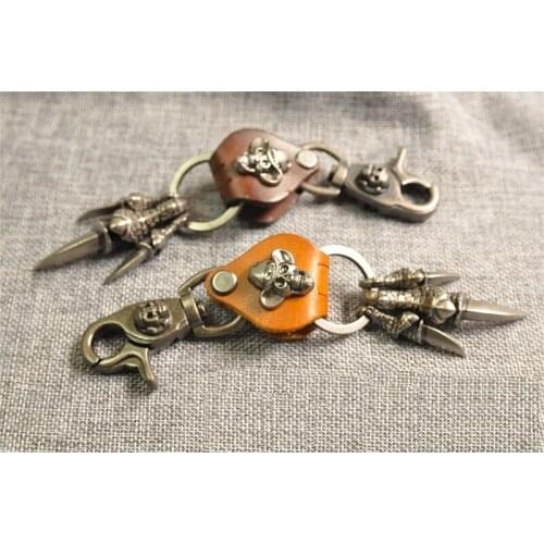 Fashion Retro Keychain Ring New Handmade Leather Skull Metal Creative Paw Punk Style Car Key Ring Bag Ornaments Mens Small Gift