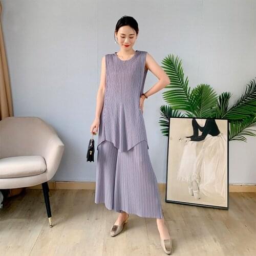 Miyake pleated causal suit high-grade gray straight wide-leg pants + sleeveless large mid-length tops 2021 autumn clothing