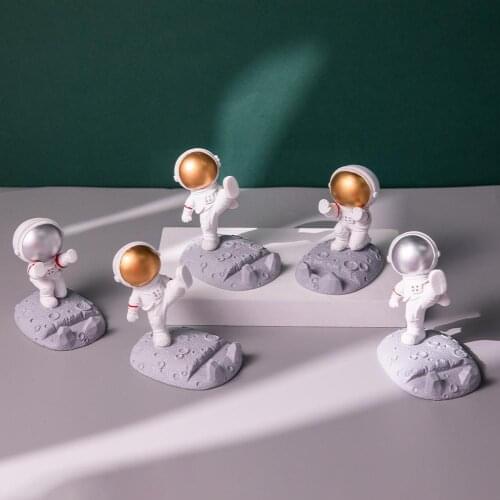 Universal Mobile Phone Holder Resin Astronauts Ornaments Stand Table Desktop For Phone Holder Cell Phone Xi X0Z9
