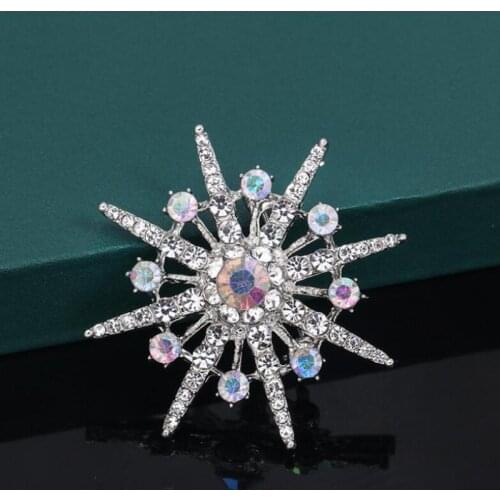 New Fashion and Beautiful Zircon Snowflake Brooch, Exquisite Banquet Clothing Accessories