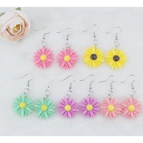 1 pair cute resin daisy flower New design stylish drop earrings for women girls elegant Adorable fashion jewelry Earrings