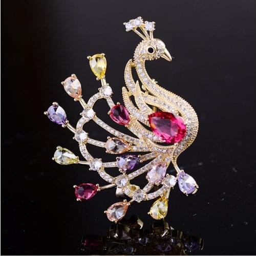 Fashionable Purple Yeallow Crystal Peacock Brooch Animal Trendy Lady Female Wedding Party Zircon Brooches for Women Special Gift