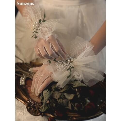 Full Finger Short Gloves for Bridal Wedding Accessories 2021 Newly Pearls Soft Tulle Unique Women Important Party Hand Wear