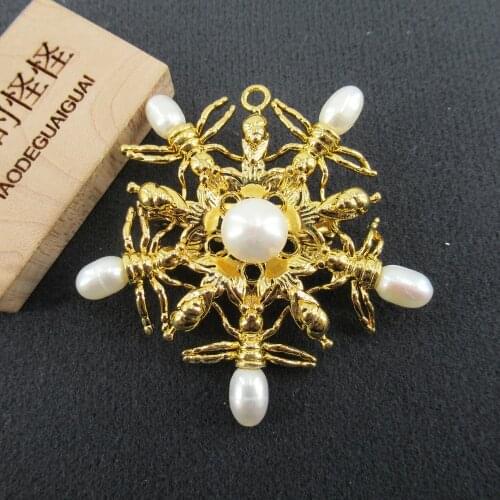 APDGG 1PC Freshwater Cultured White Rice Pearl Gold Plated Insect Pendant For Necklace Lady Jewelry
