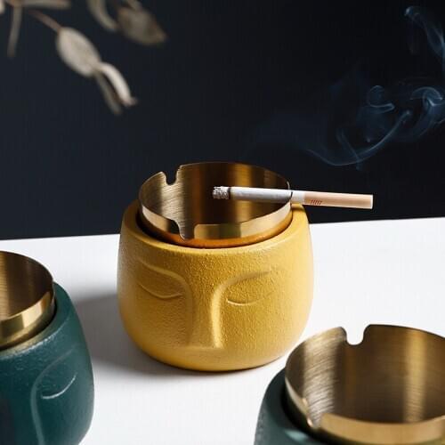 Nordic creative concrete face abstract personality windproof ashtray with lid can be used as home decoration for boyfriend gift