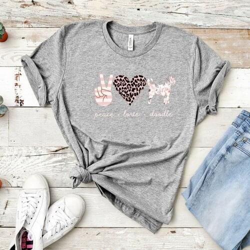 Peace Love Doodle Mama T- Shirt Funny Cute Dog Heart Tee Dog Mom Graphic T-shirt Womens Fashion Unisex Vacation Shirt