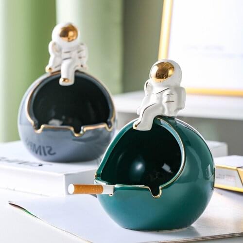 Creative Ceramic Astronaut Ashtray Cartoon Doll Home Decoration Desk Smoking Accessories Cigar Lovly Cute