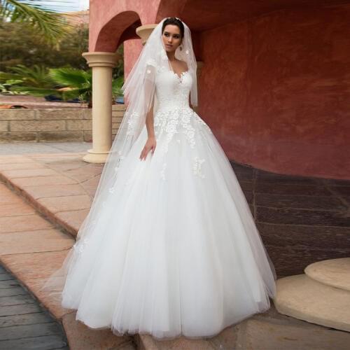 See Through Sweetheart Ball Gown Applique Lace Wedding Dress with Button Bridal Gown Robes De Mariee Robe De Mariages