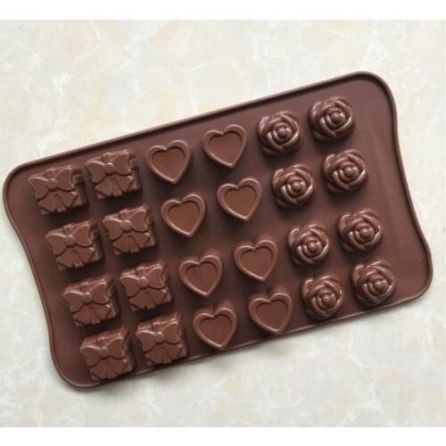 24 Ice Lattices XG663 with Four Different Flower-shaped Silicone Chocolate Molds
