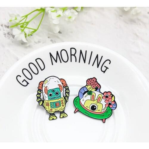 Bunny Sits On A Spaceship And Presents Flowers, Alien Intelligent Robots Cross The New Ball, Creative Neutral All-Match Brooch