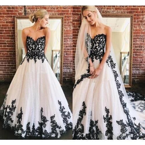 Vintage Black and White Gothic Wedding Dresses 2020 Retro Strapless Lace-up Corset Back Country Garden Wedding Bride Gown