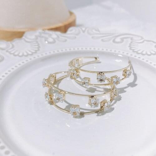 Retro Sparkly Rhinestones Hollow Out C Shape Earrings for Women Femme Gold Color Alloy Circle Open Hoop Earrings Vintage Jewelry