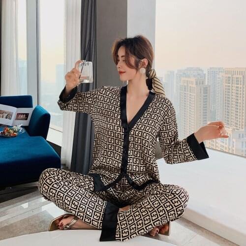 Womens Pajamas Set V Neck Design Luxury Cross Letter Print Sleepwear Silk Like Home Clothes Large Size Nightwear Pyjamas Women