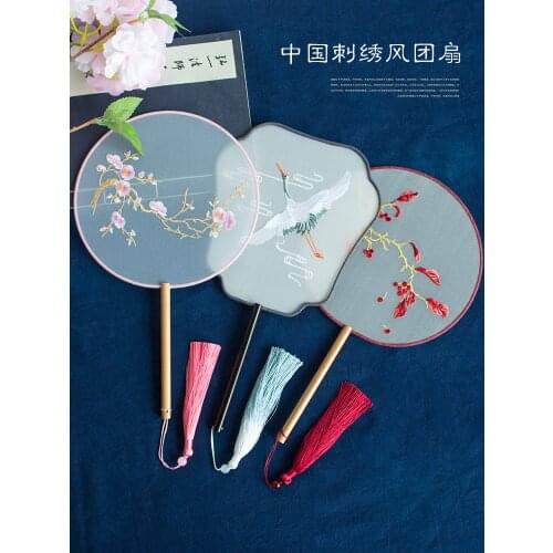 Embroidery Round Hand Fan Silk Hanfu Antique Translucent Embroidery Palace Chinese Round Fan Wedding Favors And Gifts Vintage