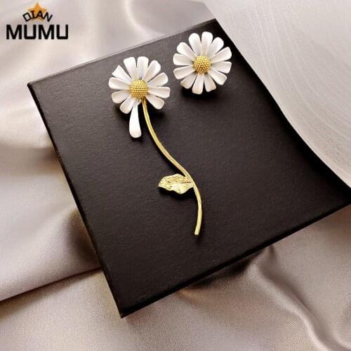 New Fashion Lady Pendant Exquisite Asymmetrical Small Daisy Flower Earrings Korean Irregular Petal Stud Earrings