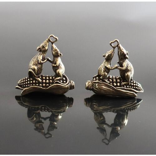 Vintage Copper 2020 New Design Corn Rat Kiss Love Figure Small Ornaments Brass Corn Mouse Heart Desk Decoration Keychain Pendant