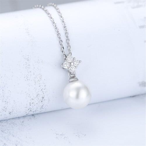 Vintage Pearl Clover Pendant Necklace 925 Silver Four Leaf for Women and Mother Simple Design