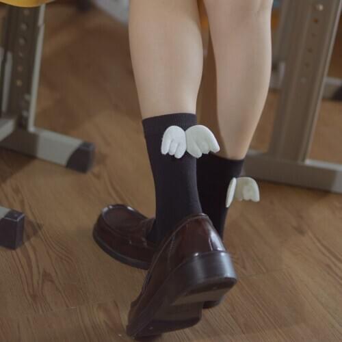 LEOSOXS New lady socks Angel Wing middle tube cute Japanese JK cotton black and white uniform socks store manager recommended
