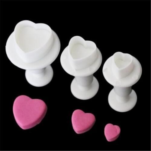 DIY Fondant Cake Decorating Tool 3PCS/set 3D Heart Shaped Cookie Embossing Die Baking Tool Food Grade Plastic Cookie Cutters