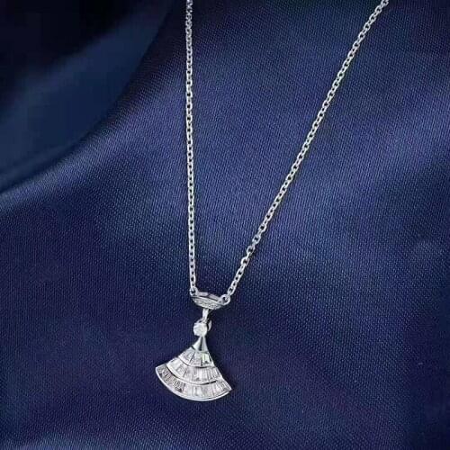 Pendant Woman 18K Gold Real Diamond Necklace Fashion Style Exquisite Jewelry Engagement Gift