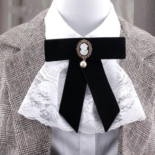 New Retro Velvet Black Beauty Head Lace Bow Tie Brooches Pearl Bowtie Corsage Dresses Shirt Collar Pin for Women Accessories