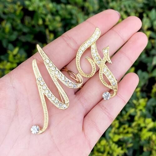 KOMi Bohemia Fashion 26 Alphabet Rhinestone Inlaid Alloy Brooch Exaggerated Hollow Belt Cute Brooch Ladies Jewelry K1510
