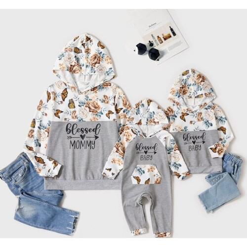 PatPat Butterfly and Floral Print Splicing Long-sleeve Letter Hoodies for Mom and Me