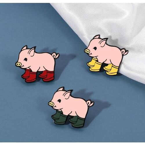 HOSENG 3Pcs/Set Carton Pink Pig In Shoes Backpack Brooch Kids Funny Lapel Enamel Jewelry Pin Alloy Coat Dress Badge HS_298