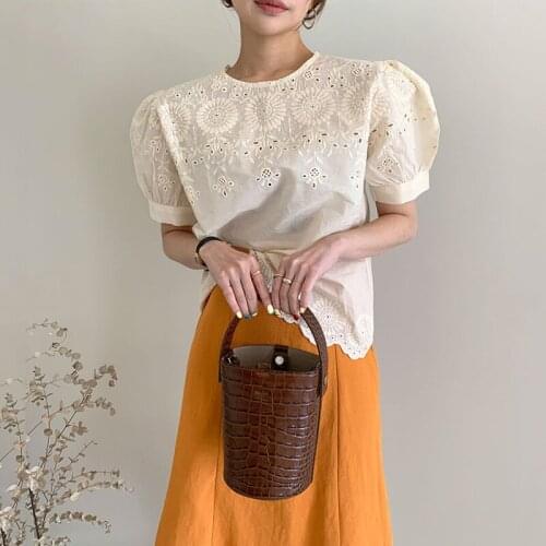 Womens Retro Short sleeve Blouse National Style Embroidered Lace-Up O-Neck Lantern Sleeve Tops Loose All-Match Female Blusa