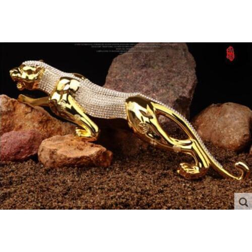 Large car with golden cheetahs male leopard Decoration items in the supply car perfume Wedding gift crafts home decoration