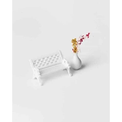 Eshel Model Seating Bench and Flowers Vase 1/100
