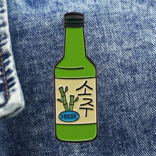 Mini Green Alcoholic Beverage Bottle Brooch Metal Lapel Badge Collect Denim Jacket Backpack Pin Given Friends And Fans Gifts