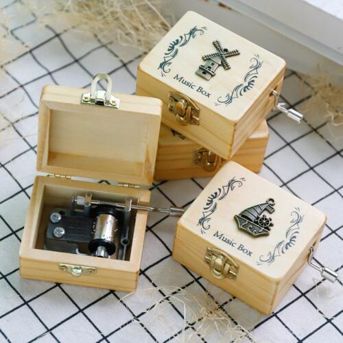 2018 Creative Music Box Hand-cranked Wood Metal Birthday Gift Bedroom Living Room Desktop Decoration Home Decoration Music Box