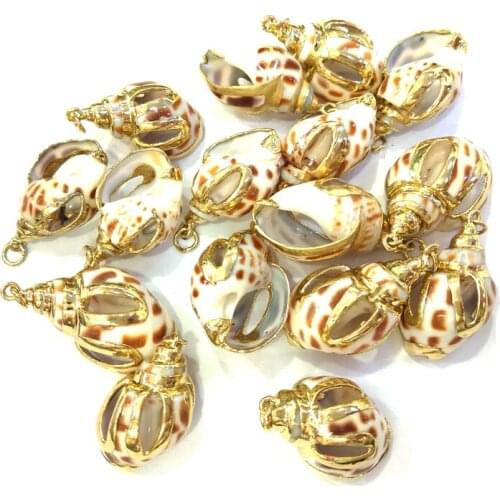2 Pcs Natural Shell Pendants Exquisite Conch Pendant Charms Sea Snail Gold Plated Edge for Jewelry Making Necklace Bracelet Gift