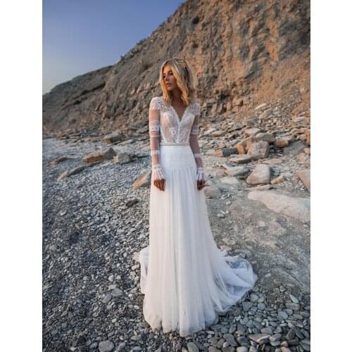 2021 Bohemian Wedding Dresses Lace Appliques Long Sleeves Bridal Gowns Button Back Sweep Train A Line Boho Wedding Dress