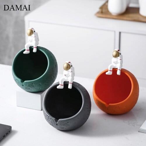 Astronaut Decorative Funny Ashtray Creative Moon Ceramic Ash Tray Office Coffee Table Desktop Decor Ornaments Gift for Boyfriend
