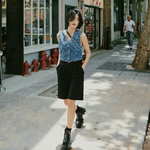 Women Denim Vest and Tops V-Neck Rivet Jacket 2021 New Summer Ladies Sleeveless Single-Breasted Outwear Streetwear Tank