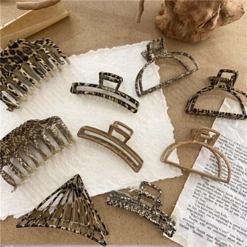 Alloy Hollow Hair Claw Strong Hold Novelty Vintage Leopard Hair Clamp Hair Grip Claw Women Hairpin Hair Crab Hair Accessories